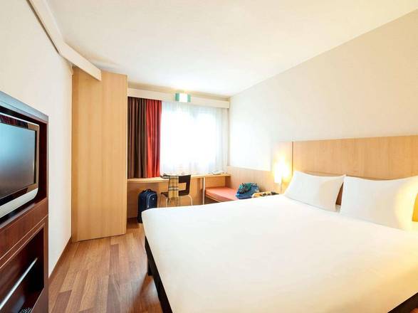 Ibis Warszawa Centrum, Warsaw
