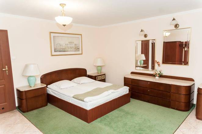 Hit Hotel, Warsaw