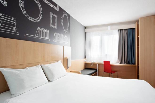 Ibis Warszawa Centrum, Warsaw