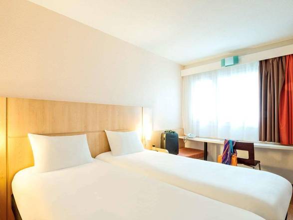 Ibis Warszawa Centrum, Warsaw