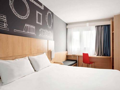 Ibis Warszawa Centrum, Warsaw