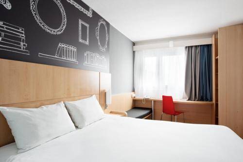 Ibis Warszawa Centrum, Warsaw