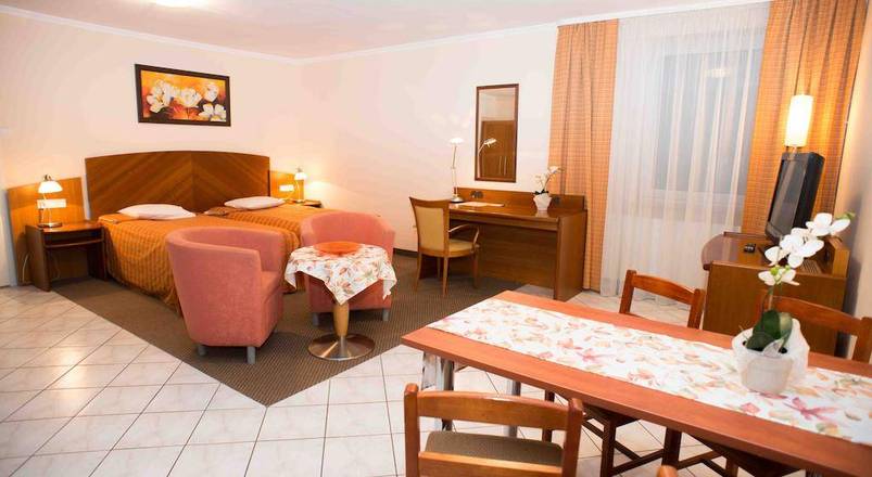 Hit Hotel, Warsaw