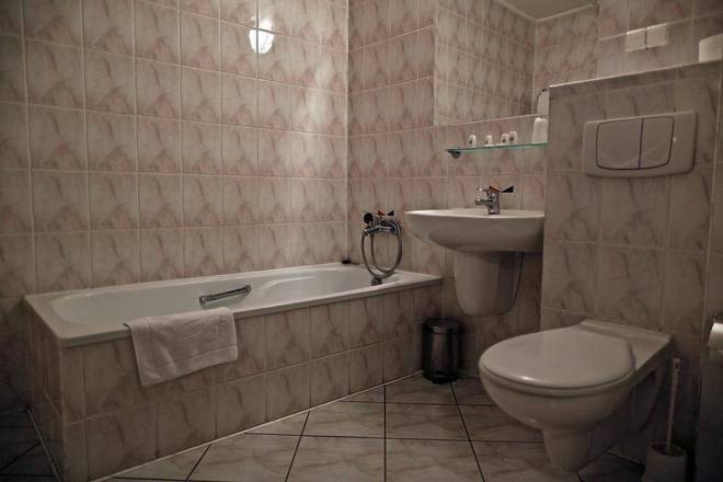 Hit Hotel, Warsaw