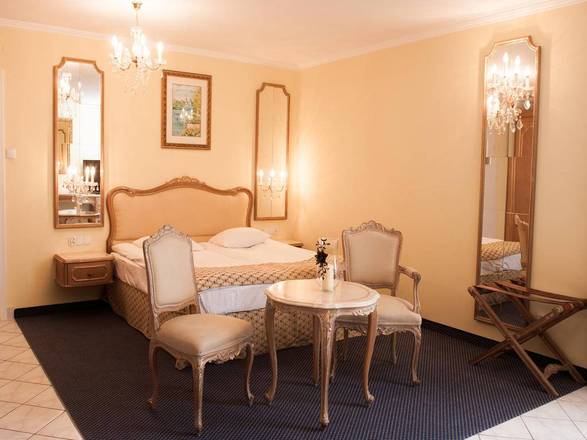 Hit Hotel, Warsaw