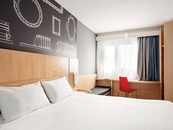 Ibis Warszawa Centrum, Warsaw