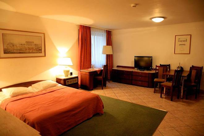 Hit Hotel, Warsaw